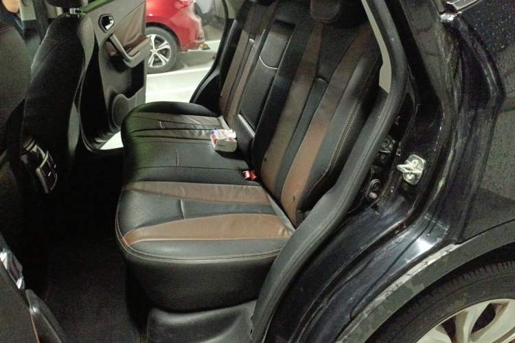 Used GAC Trumpchi GS5 Super 2015 2.0L Automatic Two-Wheel Drive Elite Edition Left Rear Seat