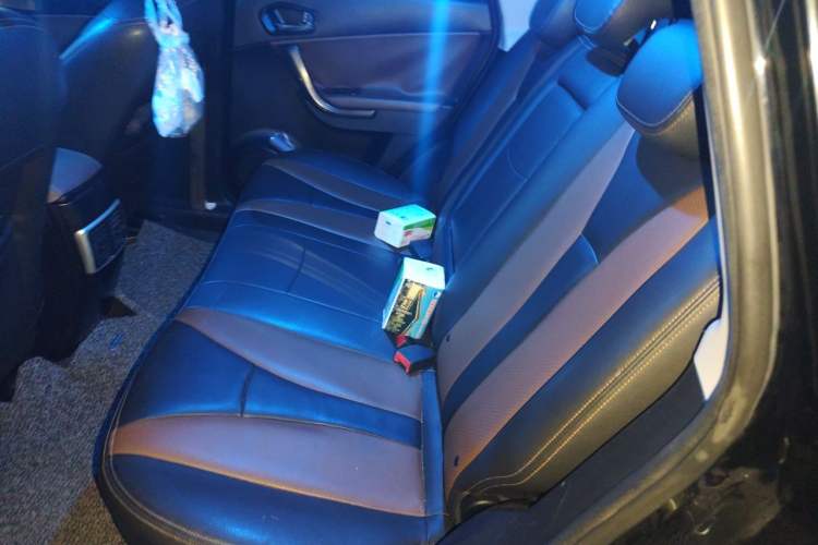 Used GAC Trumpchi GS5 Super 2015 2.0L Automatic Two-Wheel Drive Elite Edition Left Rear Seat