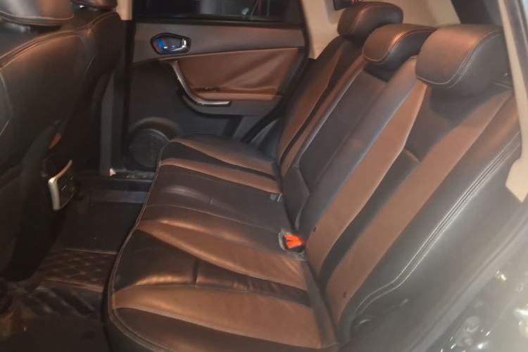 Used GAC Trumpchi GS5 Super 2015 2.0L Automatic Two-Wheel Drive Luxury Navigation Edition Left Rear Seat
