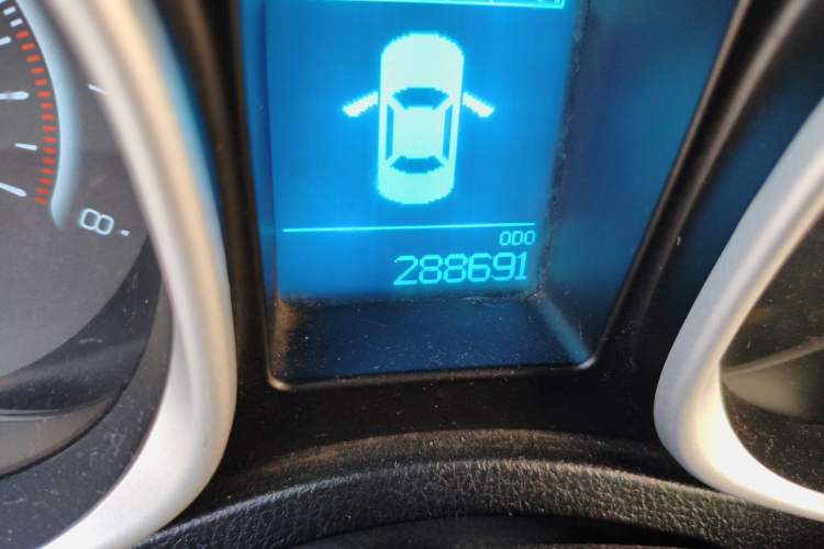 Used GAC Trumpchi GS5 Super 2015 2.0L Manual Two-Wheel Drive Elite Edition Odometer Close Up