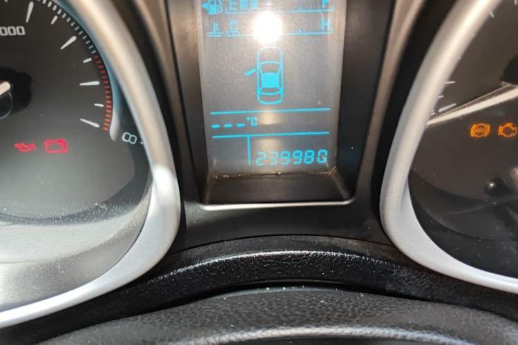 Used GAC Trumpchi GS5 Super 2015 2.0L Manual Two-Wheel Drive Comfort Edition Odometer Close Up