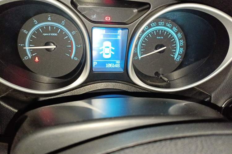 Used GAC Trumpchi GS5 Super 2015 2.0L Automatic Two-Wheel Drive Elite Edition Odometer Close Up