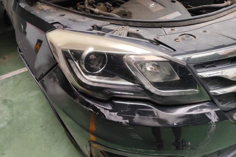 Used GAC Trumpchi GS5 Super 2015 1.8T Automatic Two-Wheel Drive Elite Edition Right Front Headlight