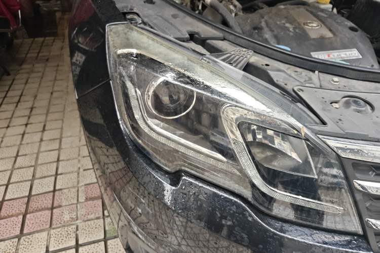 Used GAC Trumpchi GS5 Super 2015 1.8T Automatic Two-Wheel Drive Luxury Navigation Edition Right Front Headlight