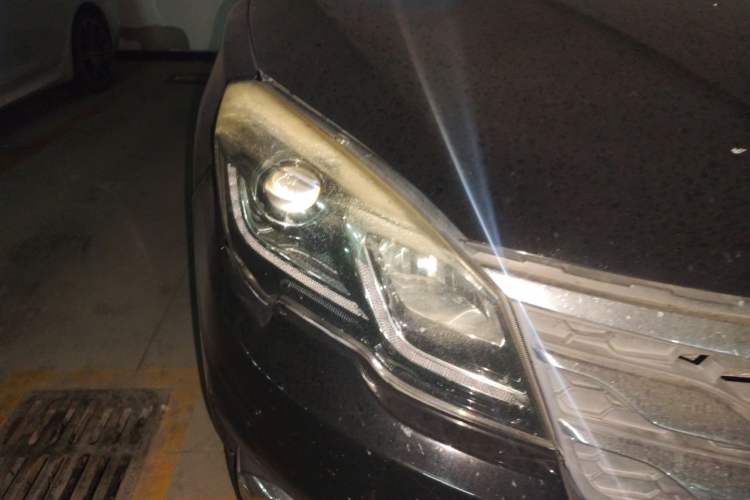 Used GAC Trumpchi GS5 Super 2015 2.0L Automatic Two-Wheel Drive Elite Edition Right Front Headlight