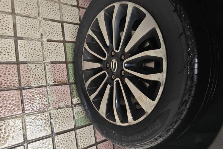 Used GAC Trumpchi GS5 Super 2015 1.8T Automatic Two-Wheel Drive Luxury Navigation Edition Right Front Wheel Hub