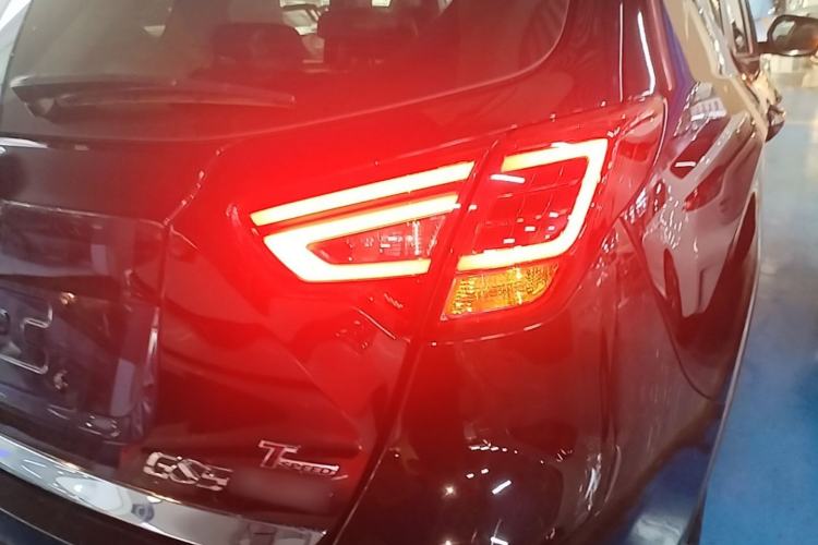 Used GAC Trumpchi GS5 Super 2015 1.8T Automatic Two-Wheel Drive Luxury Edition Right Rear Taillight