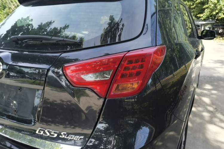 Used GAC Trumpchi GS5 Super 2015 2.0L Automatic Two-Wheel Drive Elite Edition Right Rear Taillight