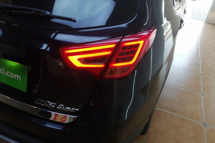 Used GAC Trumpchi GS5 Super 2015 2.0L Automatic Two-Wheel Drive Elite Edition Right Rear Taillight