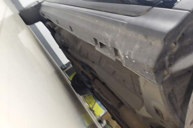 Used GAC Trumpchi GS5 Super 2015 2.0L Automatic Two-Wheel Drive Elite Edition Right Side Sill