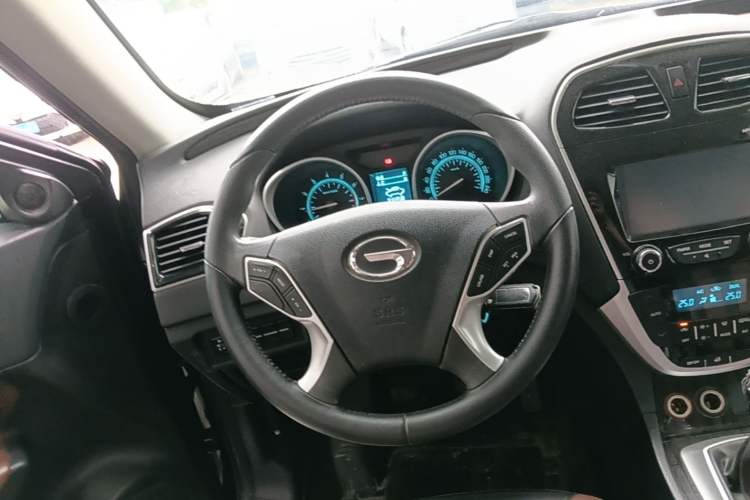 Used GAC Trumpchi GS5 Super 2015 2.0L Manual Two-Wheel Drive Elite Edition Steering Wheel