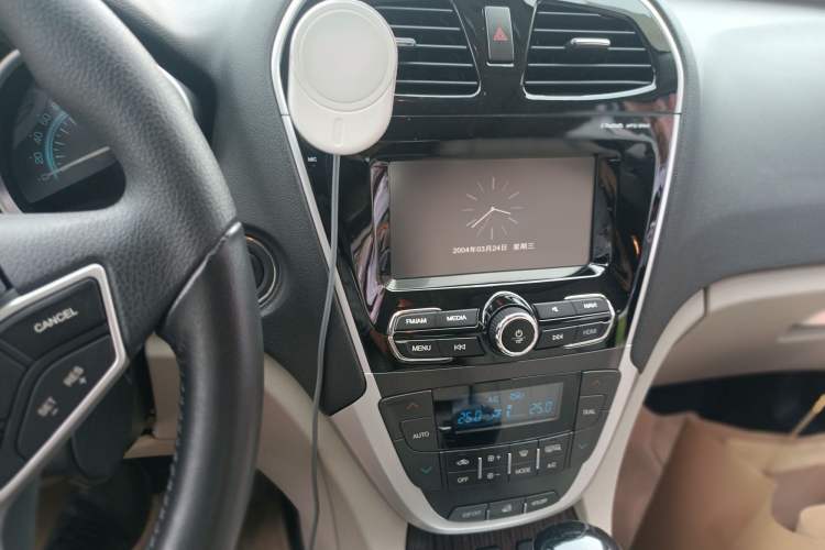 Used GAC Trumpchi GS5 Super 2015 1.8T Automatic 4x4 Prestige Edition Audio And AC Panel