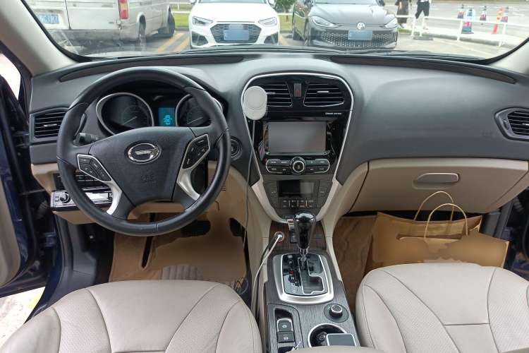 Used GAC Trumpchi GS5 Super 2015 1.8T Automatic 4x4 Prestige Edition Center Console