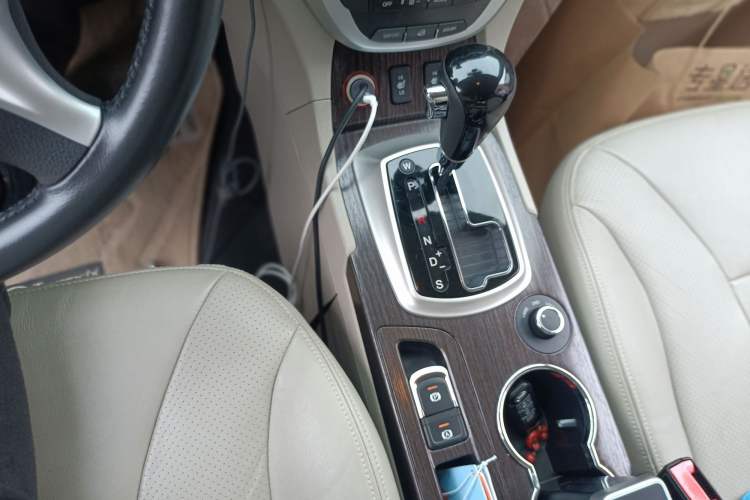 Used GAC Trumpchi GS5 Super 2015 1.8T Automatic 4x4 Prestige Edition Gear Lever