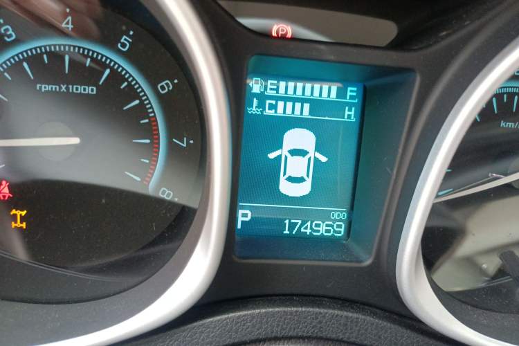 Used GAC Trumpchi GS5 Super 2015 1.8T Automatic 4x4 Prestige Edition Odometer Close Up