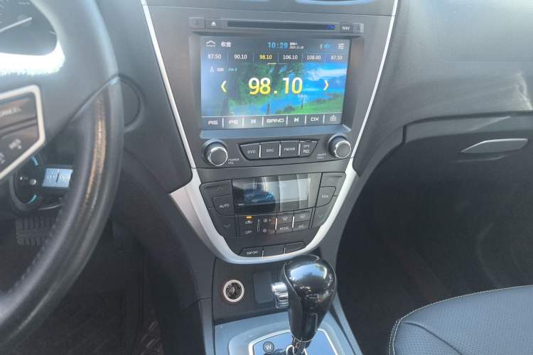 Used GAC Trumpchi GS5 Super 2015 2.0L Automatic Two-Wheel Drive Comfort Edition Audio And AC Panel