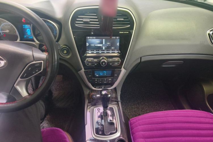 Used GAC Trumpchi GS5 Super 2015 2.0L Automatic Two-Wheel Drive Luxury Navigation Edition Audio And AC Panel