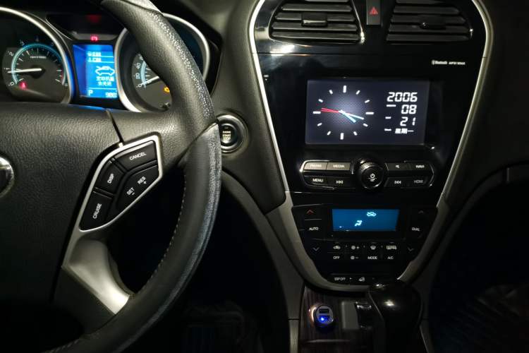 Used GAC Trumpchi GS5 Super 2015 1.8T Automatic All-Wheel-Drive Luxury Edition Audio And AC Panel