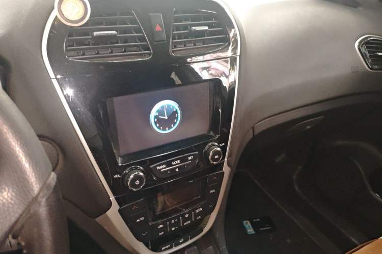 Used GAC Trumpchi GS5 Super 2015 2.0L Manual Two-Wheel Drive Elite Edition Audio And AC Panel