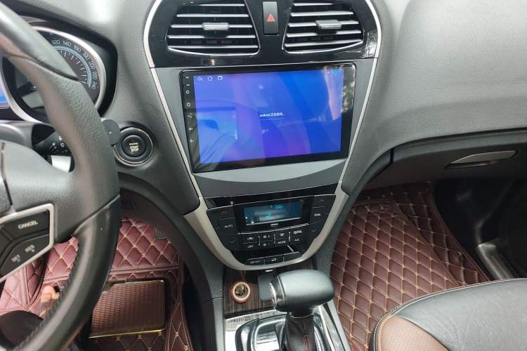 Used GAC Trumpchi GS5 Super 2015 1.8T Automatic Two-Wheel Drive Elite Edition Audio And AC Panel