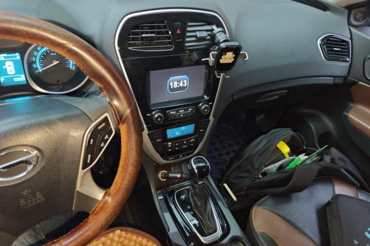 Used GAC Trumpchi GS5 Super 2015 1.8T Automatic Two-Wheel Drive Luxury Edition Audio And AC Panel