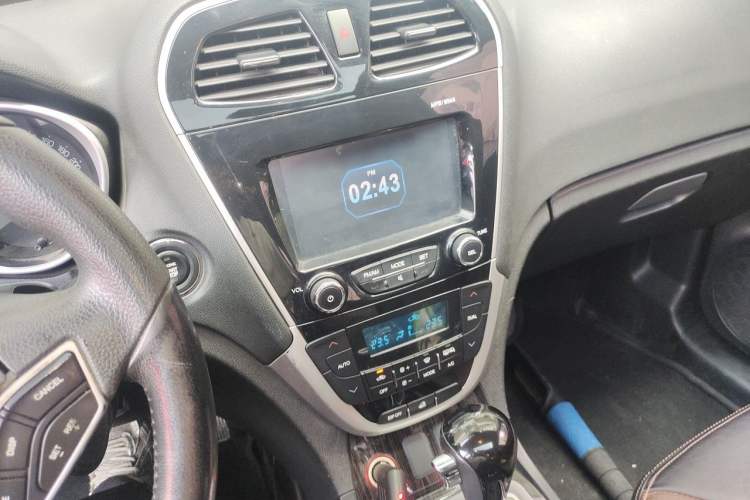 Used GAC Trumpchi GS5 Super 2015 2.0L Automatic Two-Wheel Drive Elite Edition Audio And AC Panel