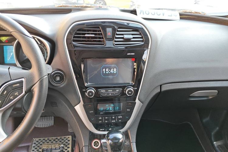 Used GAC Trumpchi GS5 Super 2015 1.8T Automatic All-Wheel-Drive Luxury Edition Audio And AC Panel