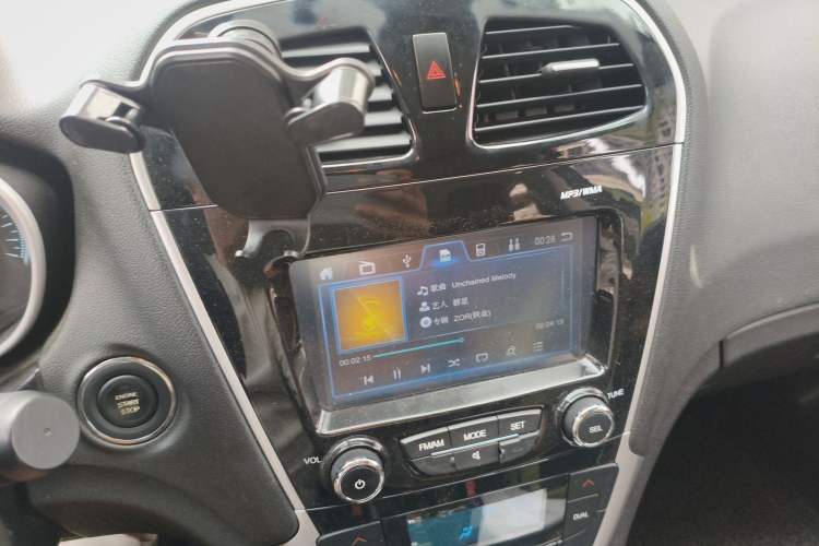 Used GAC Trumpchi GS5 Super 2015 2.0L Automatic Two-Wheel Drive Elite Edition Audio And AC Panel