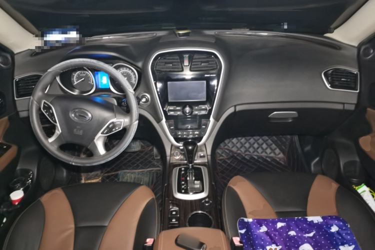 Used GAC Trumpchi GS5 Super 2015 1.8T Automatic All-Wheel-Drive Luxury Edition Center Console