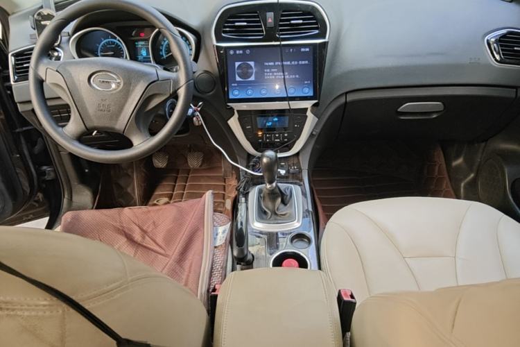 Used GAC Trumpchi GS5 Super 2015 2.0L Manual Two-Wheel Drive Comfort Edition Center Console