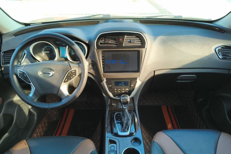 Used GAC Trumpchi GS5 Super 2015 1.8T Automatic Two-Wheel Drive Luxury Edition Center Console