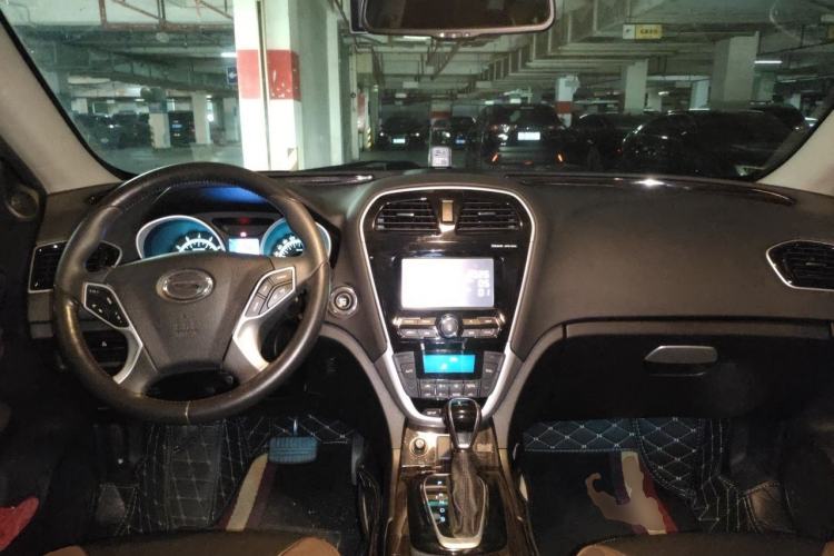 Used GAC Trumpchi GS5 Super 2015 1.8T Automatic Two-Wheel Drive Luxury Navigation Edition Center Console
