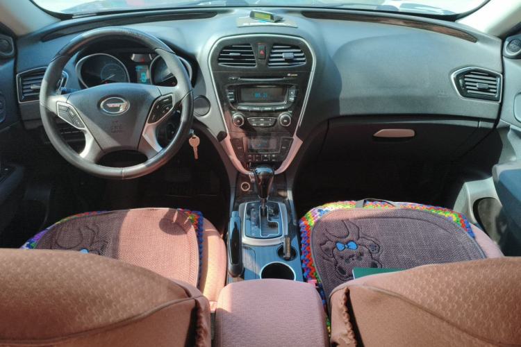 Used GAC Trumpchi GS5 Super 2015 2.0L Automatic Two-Wheel Drive Comfort Edition Center Console