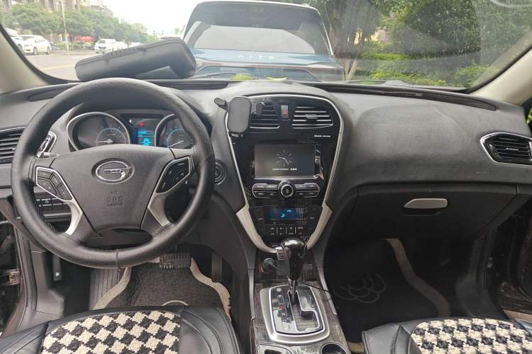 Used GAC Trumpchi GS5 Super 2015 2.0L Automatic Two-Wheel Drive Luxury Navigation Edition Center Console