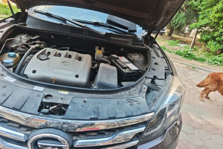 Used GAC Trumpchi GS5 Super 2015 2.0L Automatic Two-Wheel Drive Luxury Navigation Edition Engine Bay Left