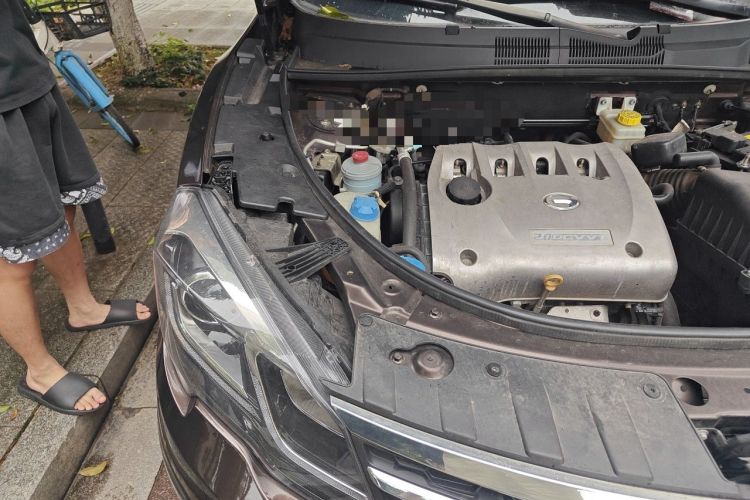 Used GAC Trumpchi GS5 Super 2015 2.0L Automatic Two-Wheel Drive Luxury Navigation Edition Engine Bay Right