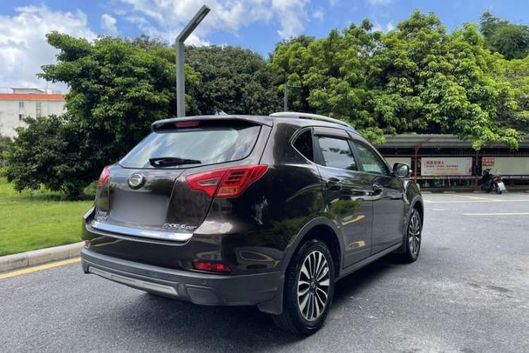 Used GAC Trumpchi GS5 Super 2015 2.0L Automatic Two-Wheel Drive Luxury Navigation Edition Exterior 4