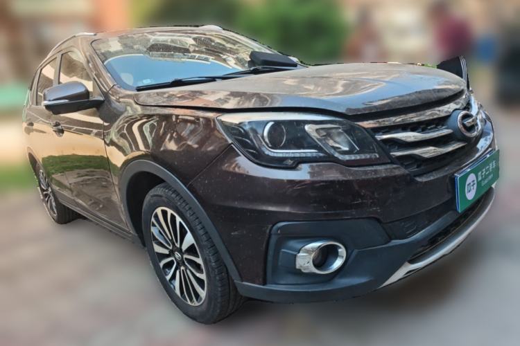 Used GAC Trumpchi GS5 Super 2015 2.0L Automatic Two-Wheel Drive Luxury Navigation Edition Front Right 45 Deg