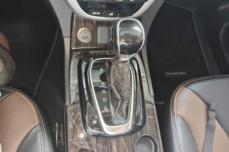 Used GAC Trumpchi GS5 Super 2015 1.8T Automatic Two-Wheel Drive Luxury Edition Gear Lever
