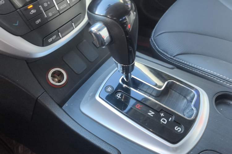 Used GAC Trumpchi GS5 Super 2015 2.0L Automatic Two-Wheel Drive Comfort Edition Gear Lever