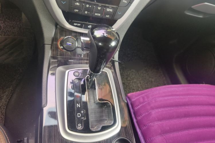 Used GAC Trumpchi GS5 Super 2015 2.0L Automatic Two-Wheel Drive Luxury Navigation Edition Gear Lever