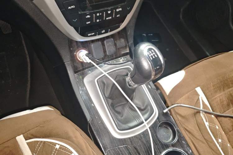 Used GAC Trumpchi GS5 Super 2015 2.0L Manual Two-Wheel Drive Elite Edition Gear Lever