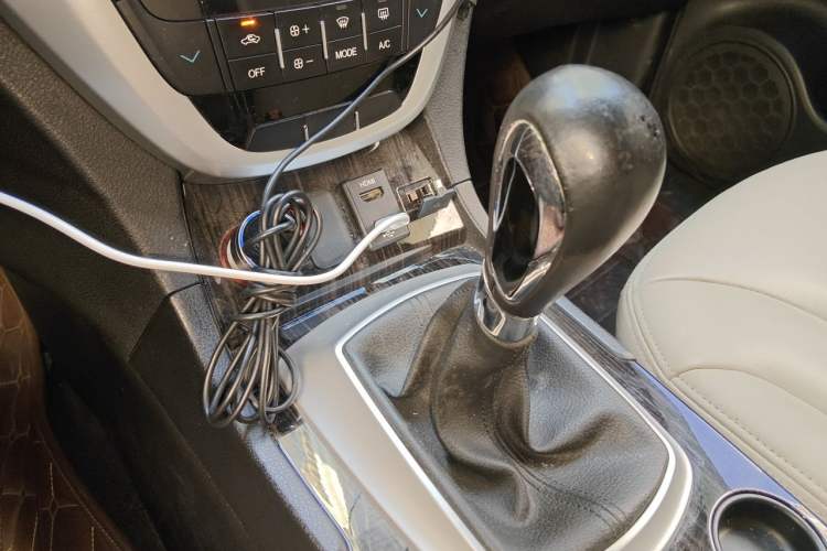 Used GAC Trumpchi GS5 Super 2015 2.0L Manual Two-Wheel Drive Comfort Edition Gear Lever