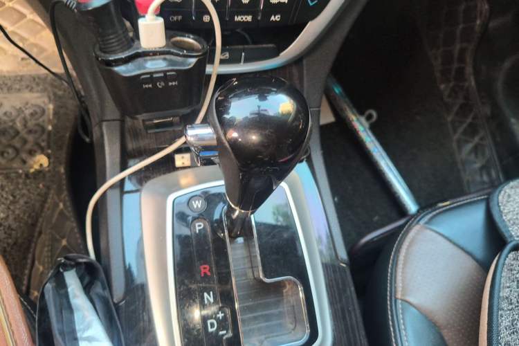 Used GAC Trumpchi GS5 Super 2015 1.8T Automatic All-Wheel-Drive Luxury Edition Gear Lever
