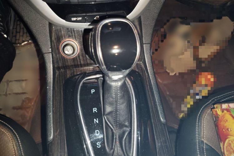Used GAC Trumpchi GS5 Super 2015 1.8T Automatic Two-Wheel Drive Luxury Navigation Edition Gear Lever