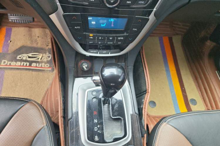 Used GAC Trumpchi GS5 Super 2015 1.8T Automatic All-Wheel-Drive Luxury Edition Gear Lever