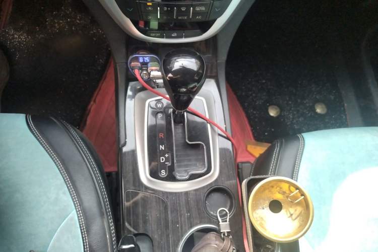 Used GAC Trumpchi GS5 Super 2015 2.0L Automatic Two-Wheel Drive Elite Edition Gear Lever
