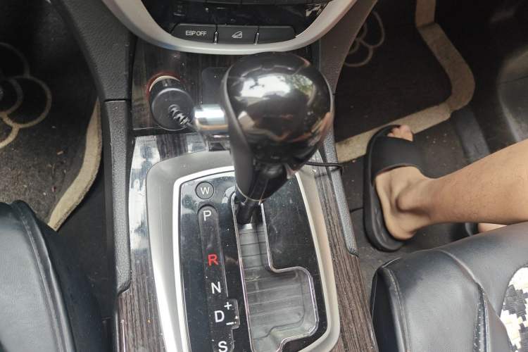 Used GAC Trumpchi GS5 Super 2015 2.0L Automatic Two-Wheel Drive Luxury Navigation Edition Gear Lever