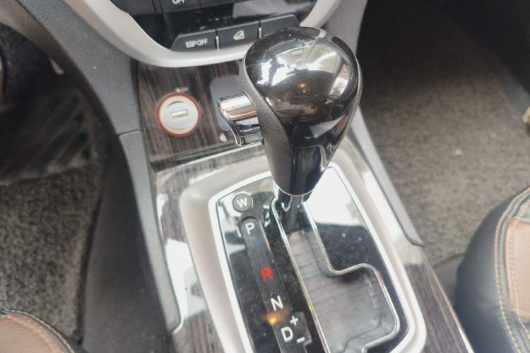 Used GAC Trumpchi GS5 Super 2015 2.0L Automatic Two-Wheel Drive Elite Edition Gear Lever