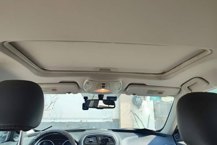 Used GAC Trumpchi GS5 Super 2015 2.0L Automatic Two-Wheel Drive Elite Edition Headliner